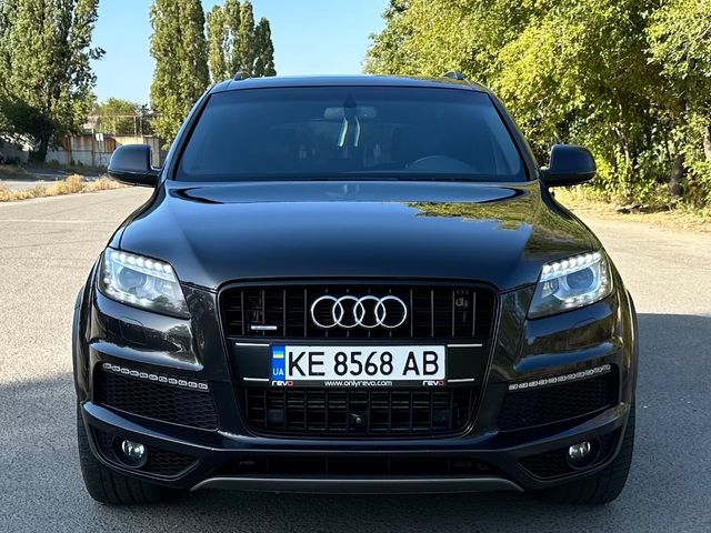 Audi Q7 - фото 1
