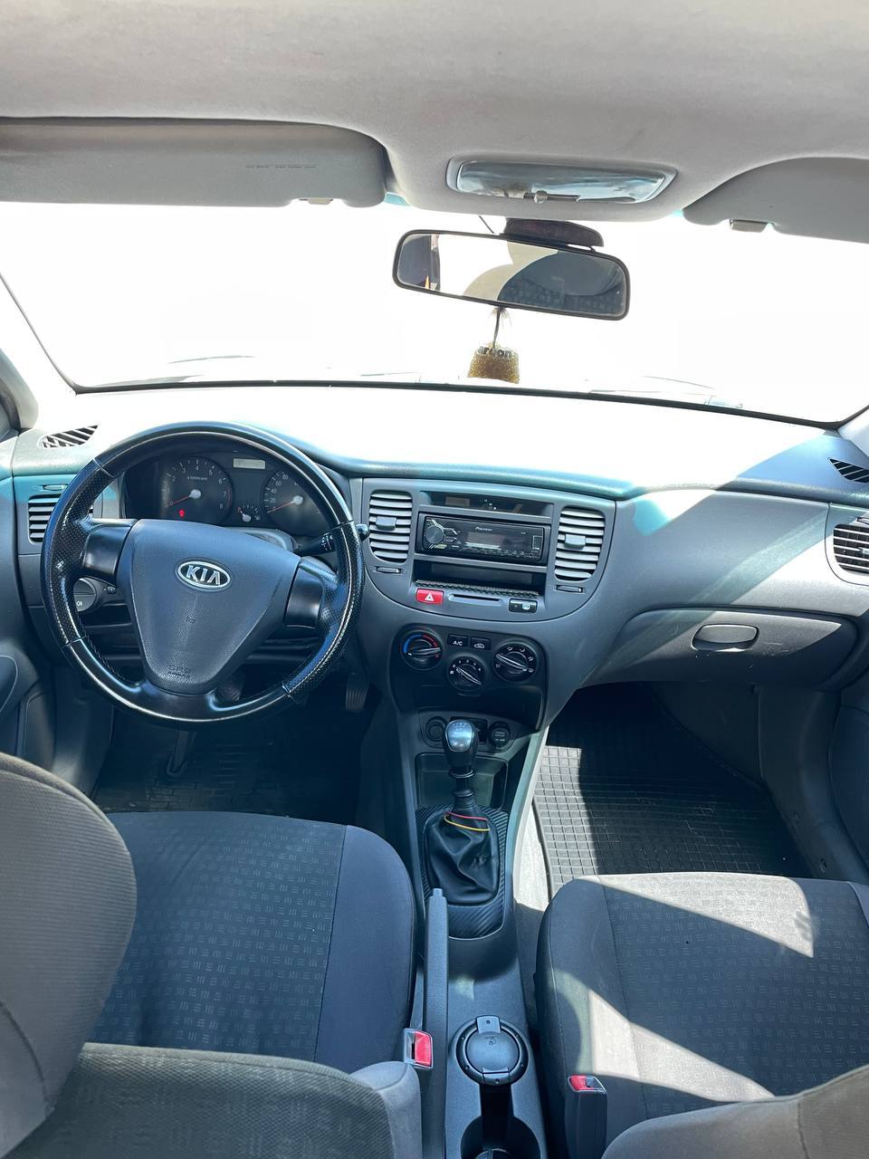 Kia Rio - фото 8