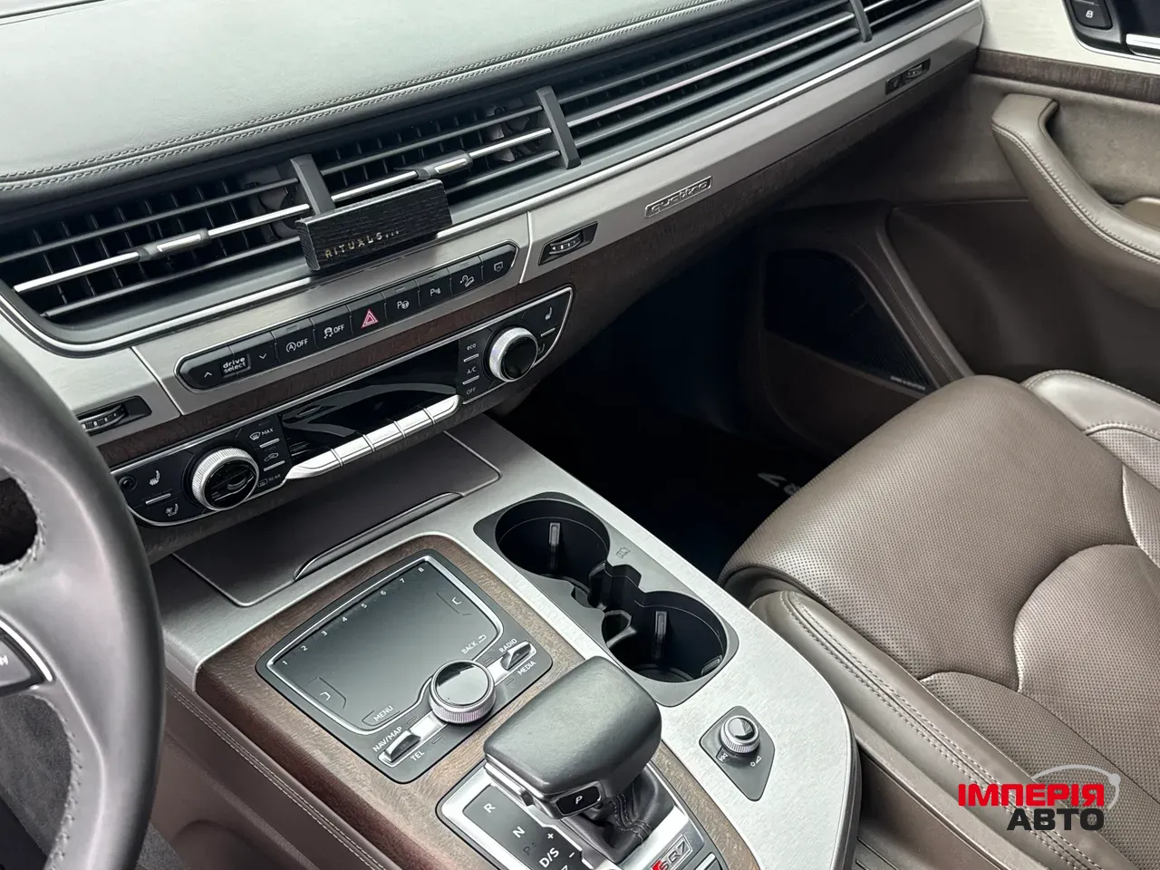 Audi SQ7 - фото 32