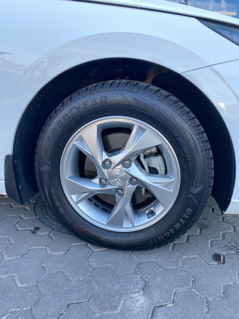 Hyundai Elantra - фото 8