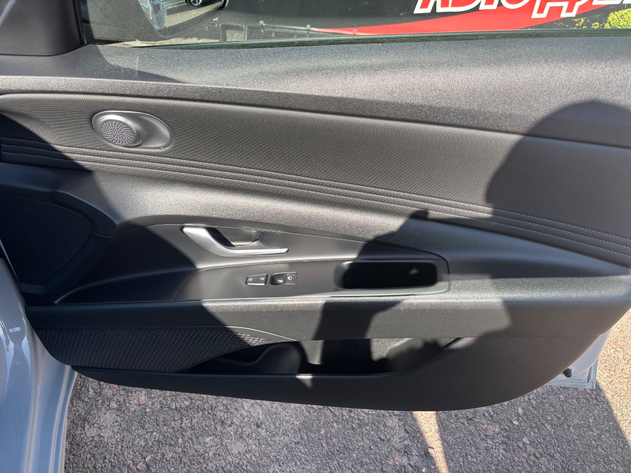 Hyundai Elantra - фото 16