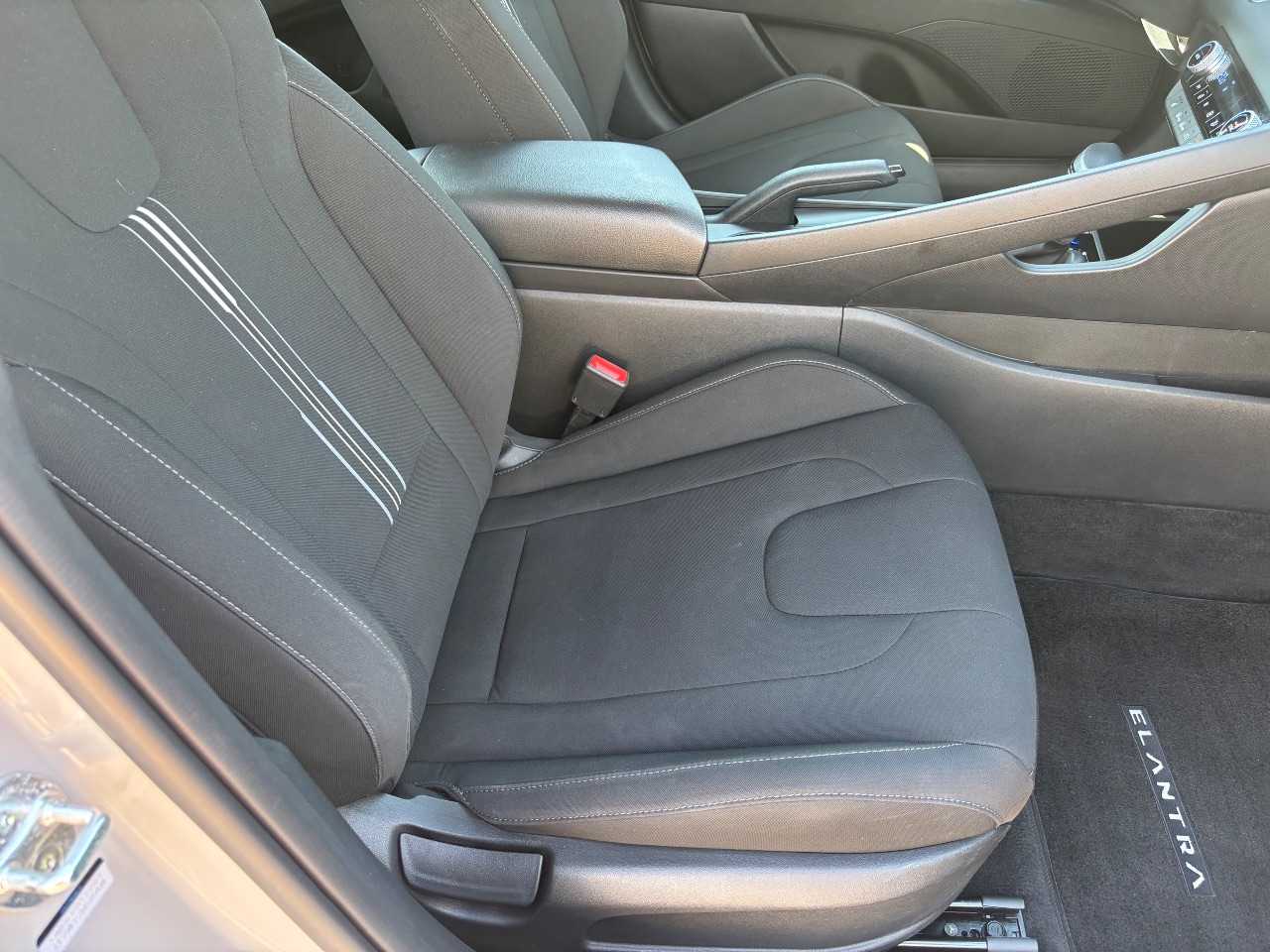 Hyundai Elantra - фото 14