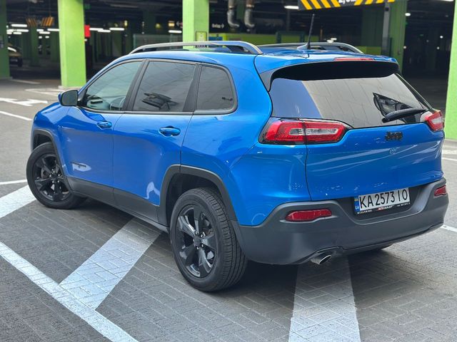 Jeep Cherokee - фото 2