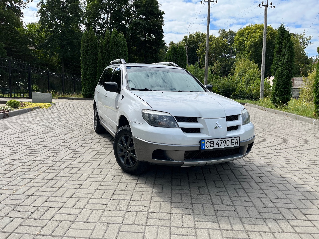 Mitsubishi Outlander - фото 2