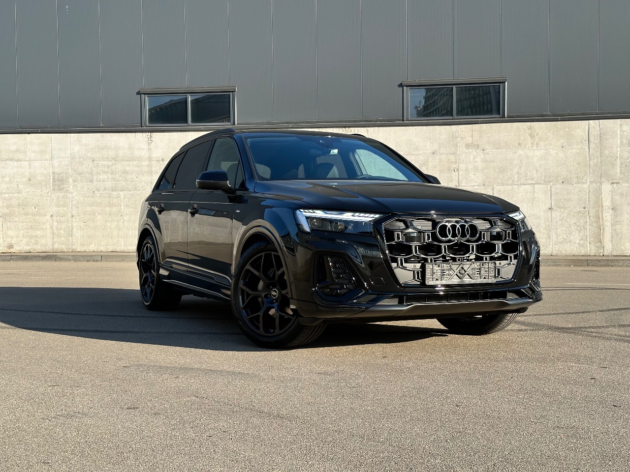 Audi Q7 - фото 8