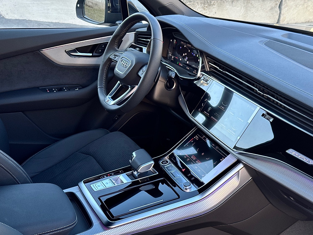 Audi Q7 - фото 26