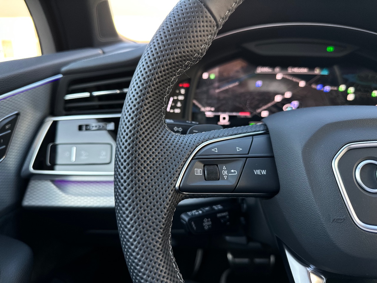 Audi Q7 - фото 19