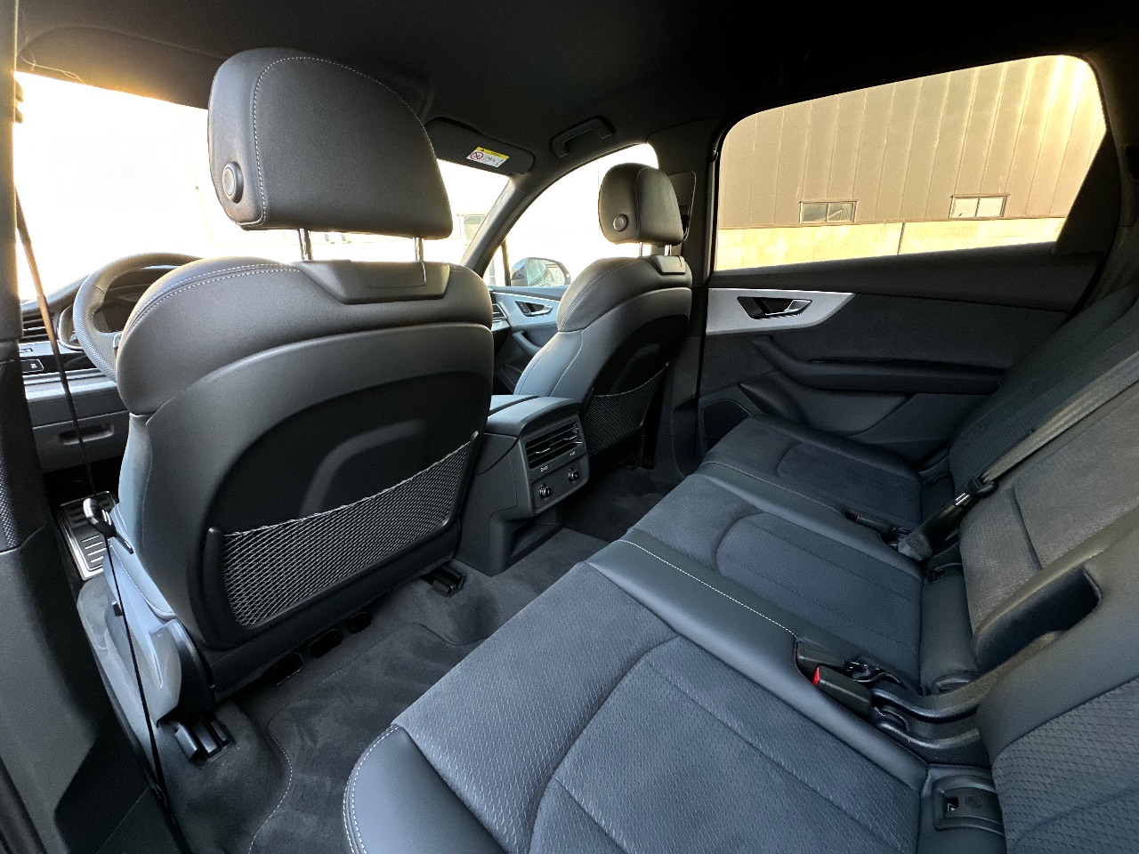 Audi Q7 - фото 27