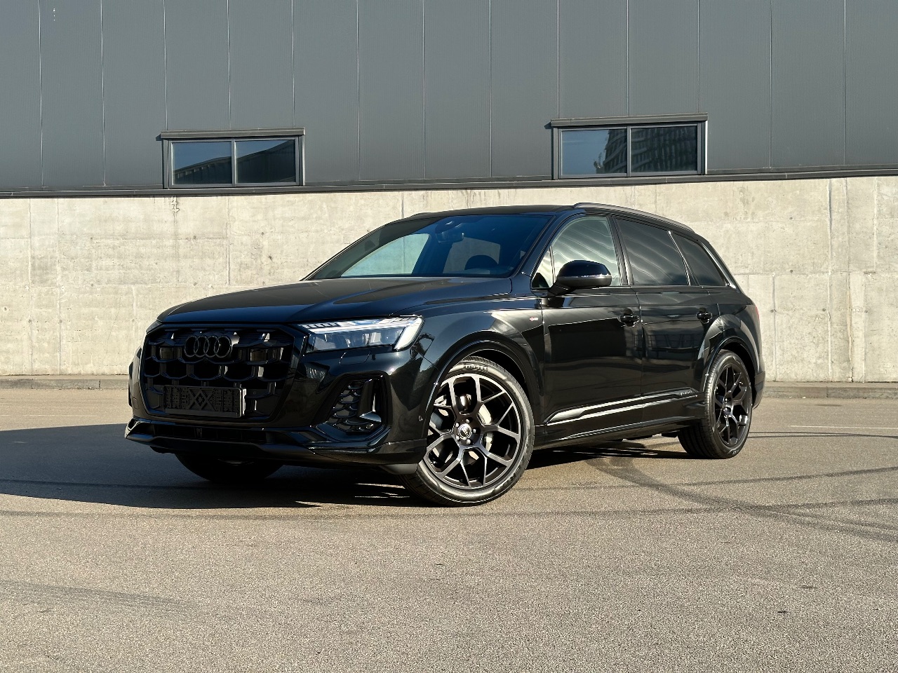 Audi Q7 - фото 1