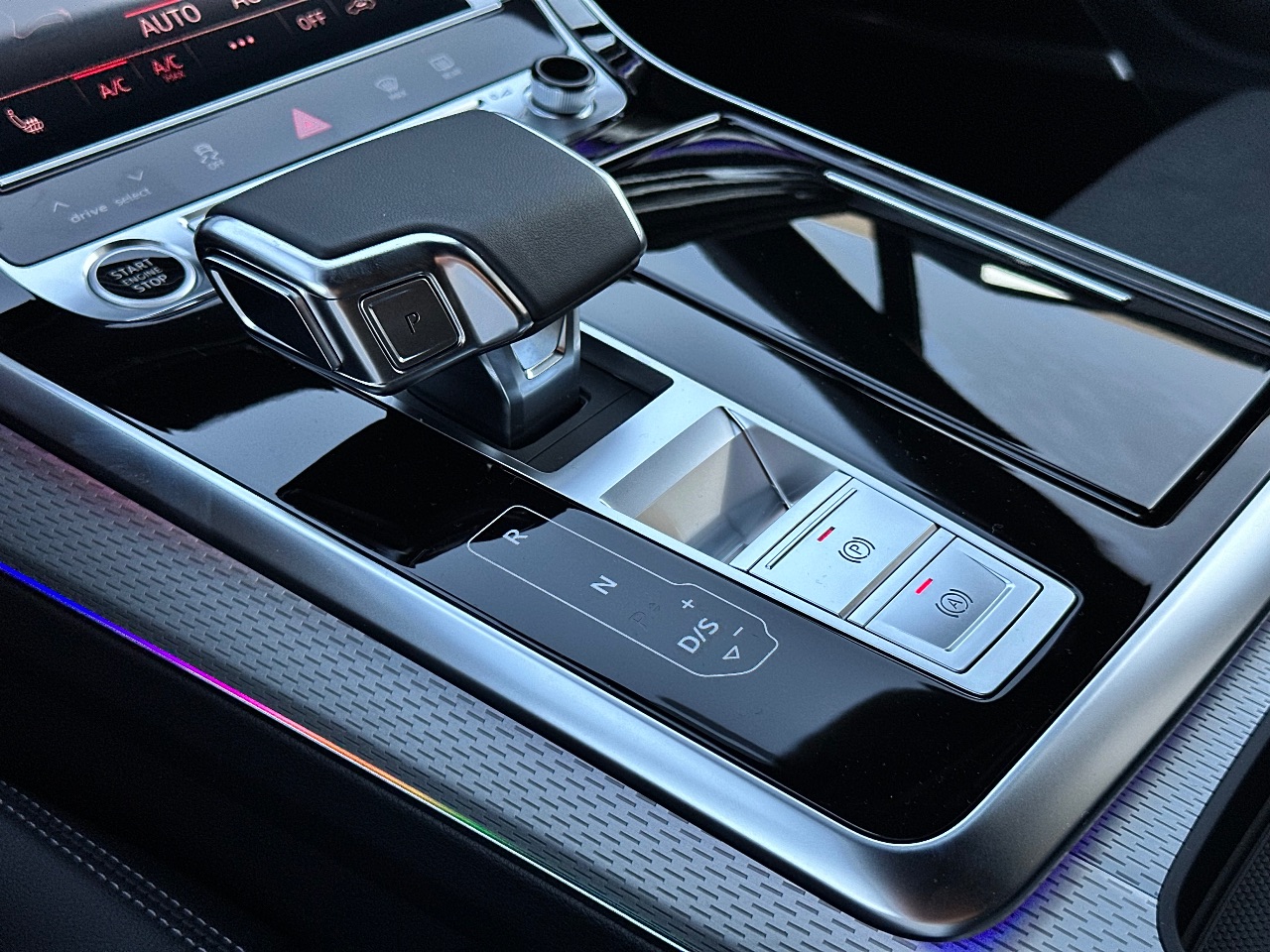 Audi Q7 - фото 18