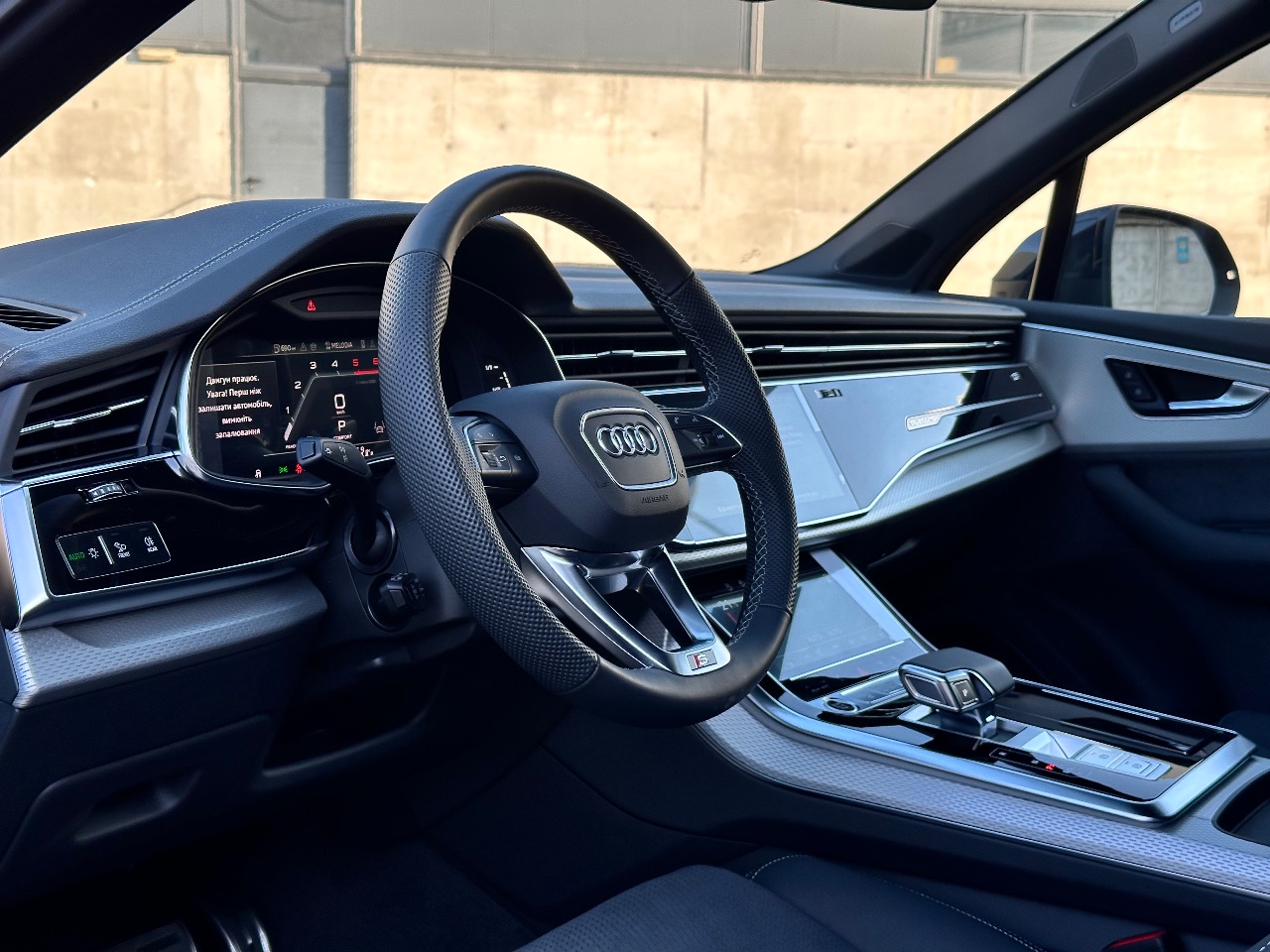 Audi Q7 - фото 11