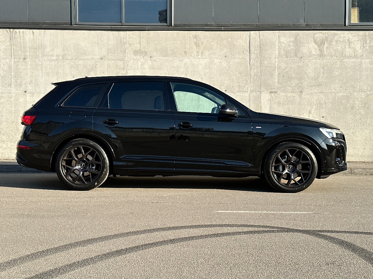 Audi Q7 - фото 10