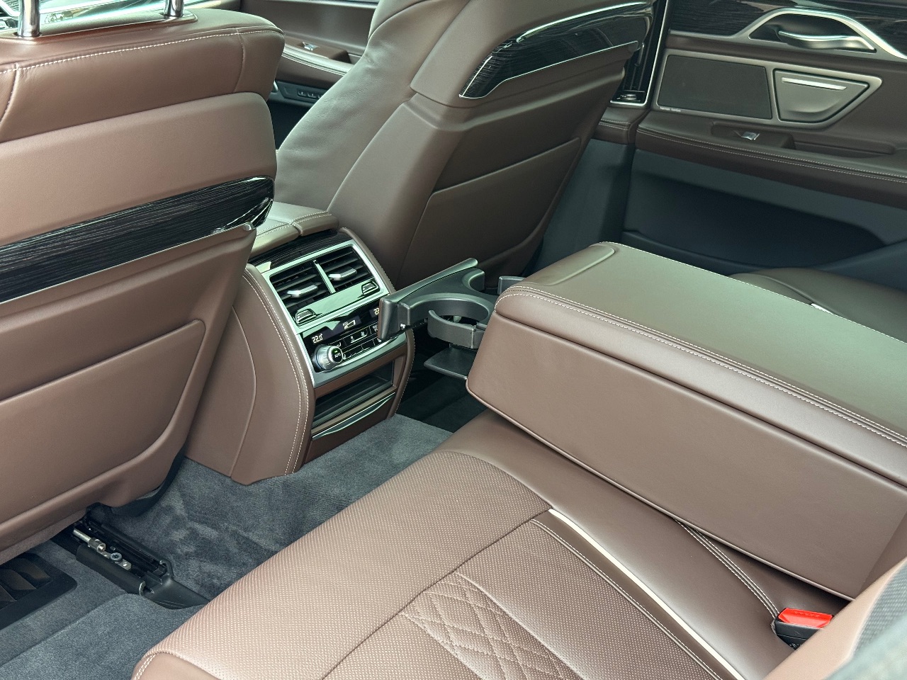 BMW 7 серії - фото 10