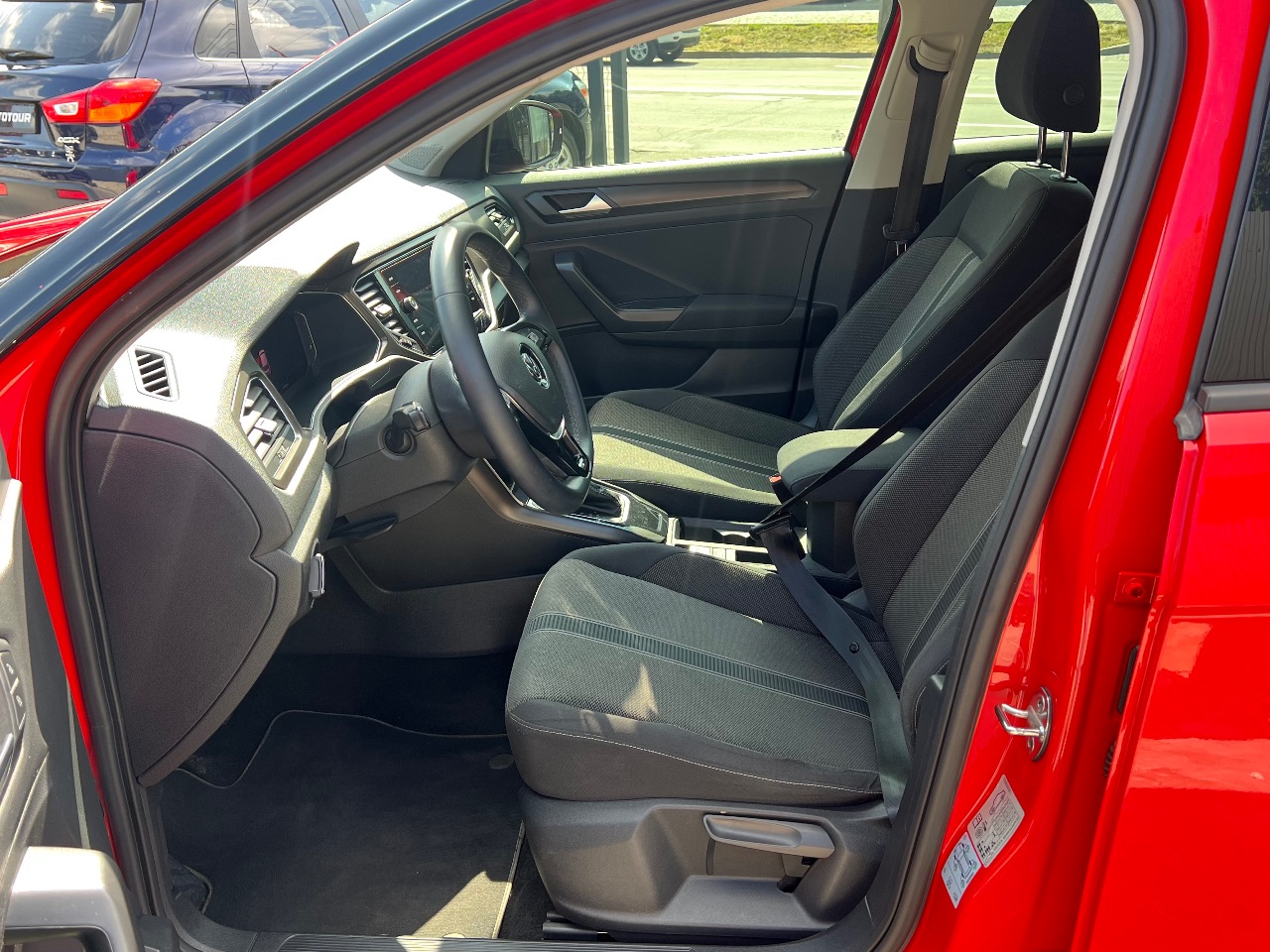 Volkswagen T-Roc - фото 4