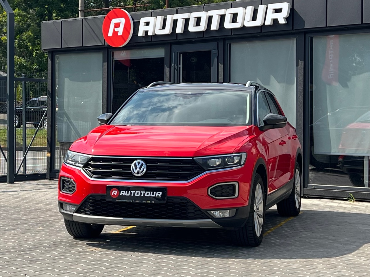 Volkswagen T-Roc - фото 1