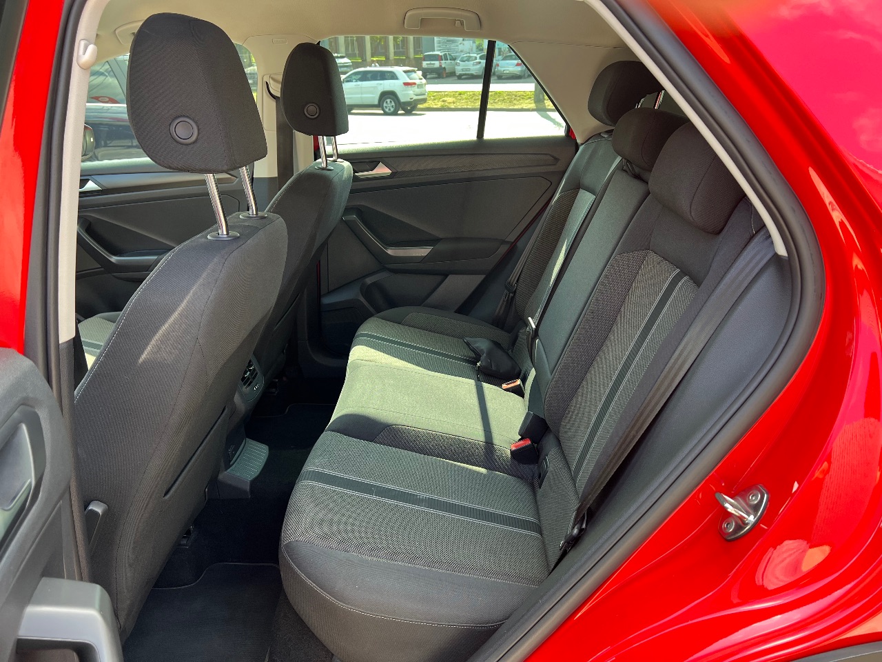 Volkswagen T-Roc - фото 8