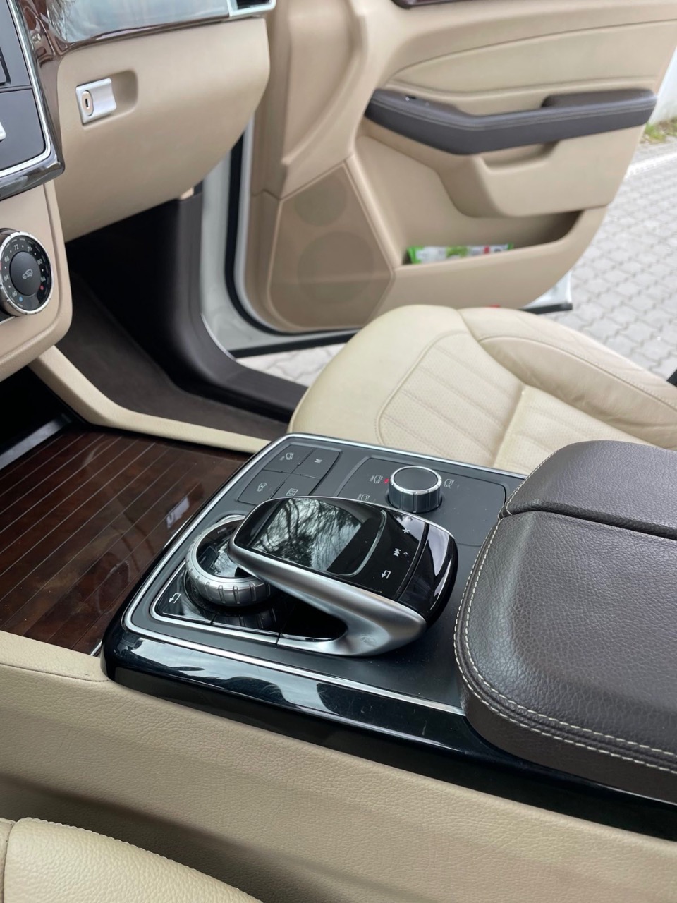 Mercedes-Benz GLS - фото 10