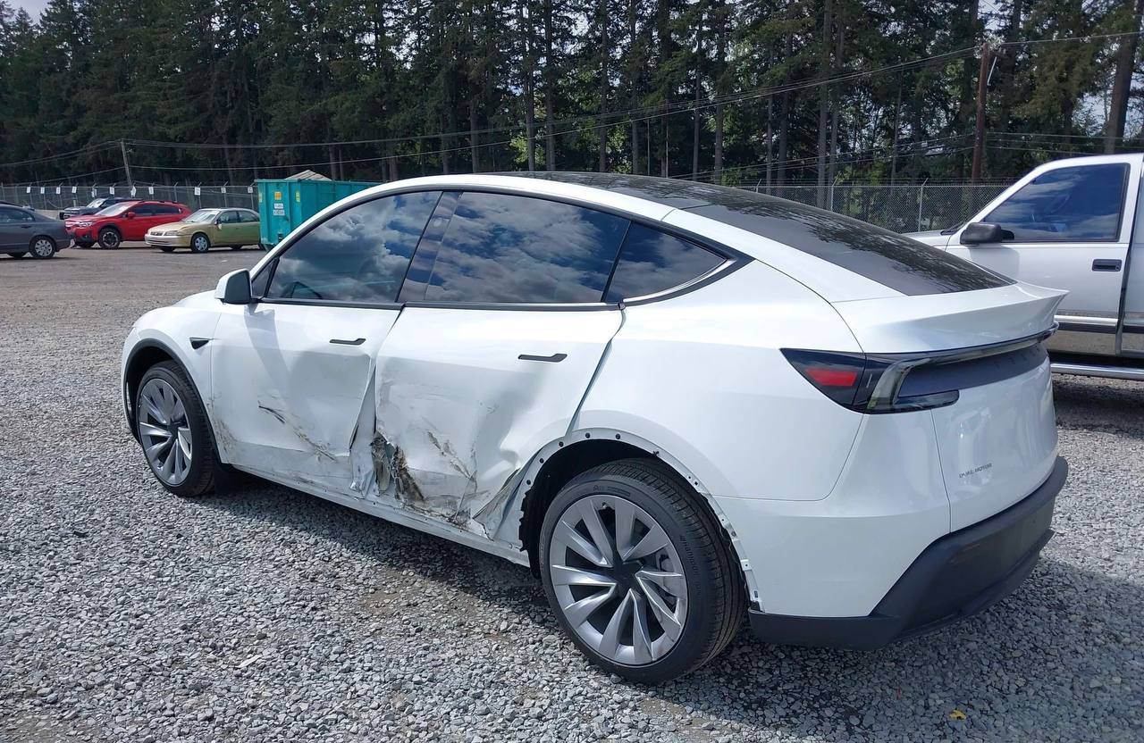 Tesla Model Y - фото 7