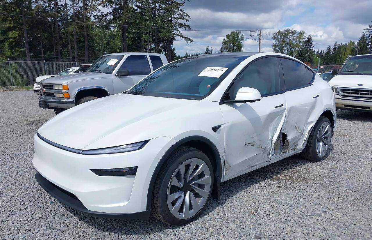 Tesla Model Y - фото 9