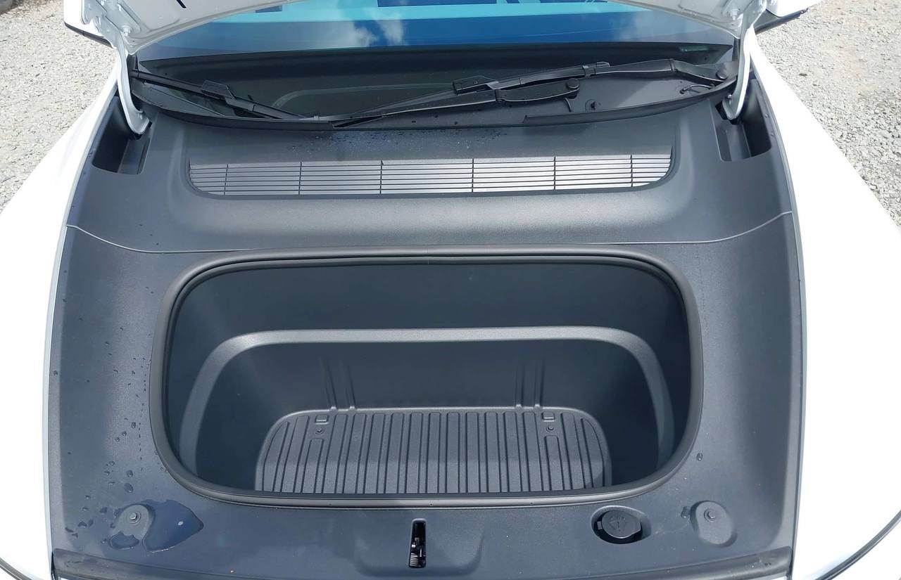 Tesla Model Y - фото 12