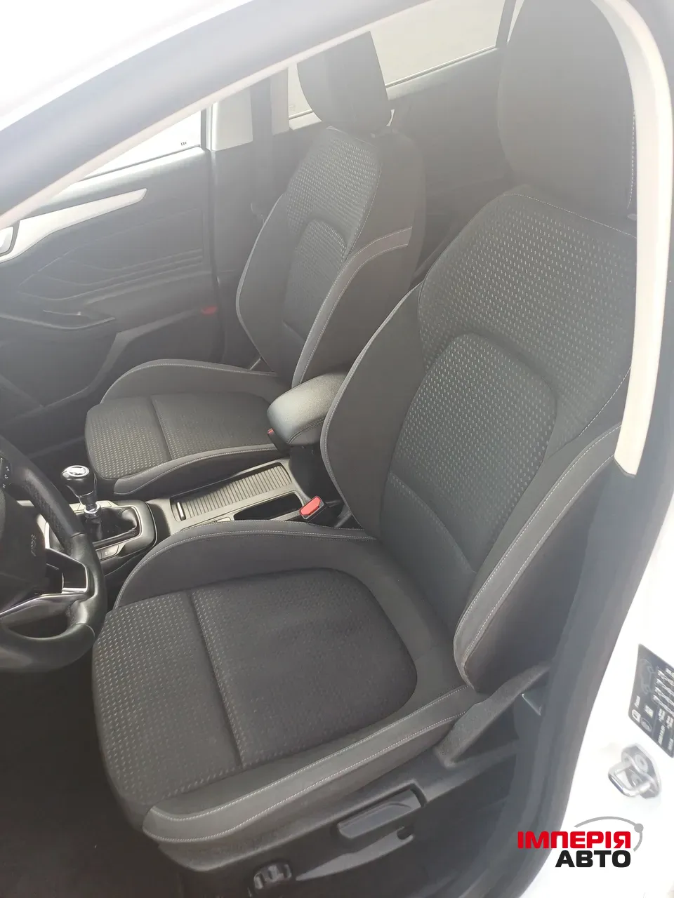 Ford Focus - фото 8