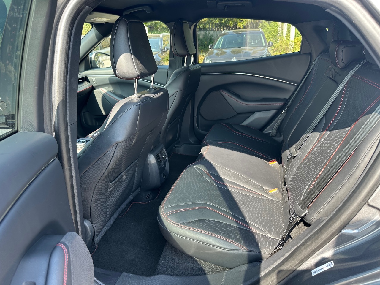 Ford Mustang Mach-E - фото 17