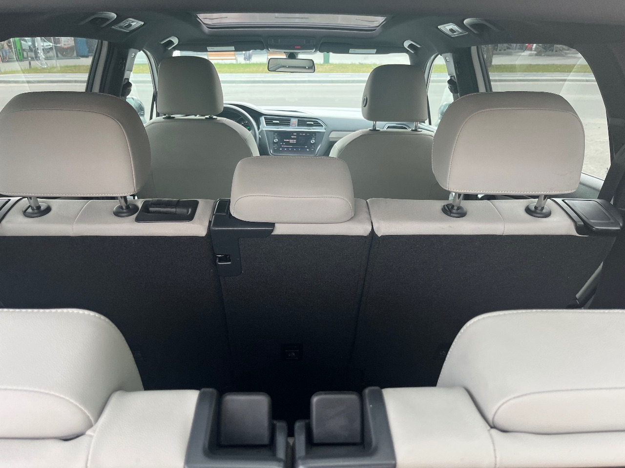 Volkswagen Tiguan R - фото 6