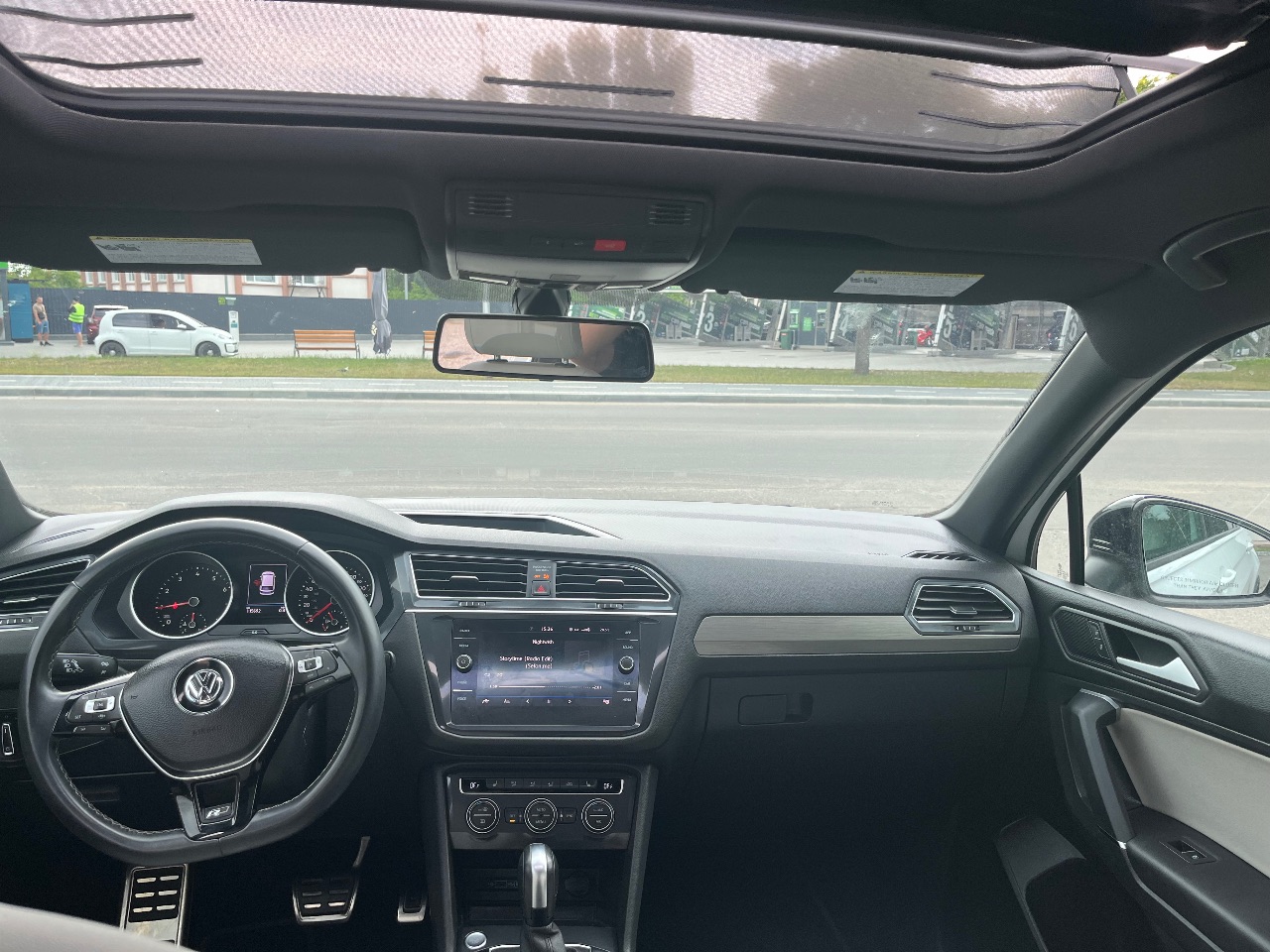 Volkswagen Tiguan R - фото 10