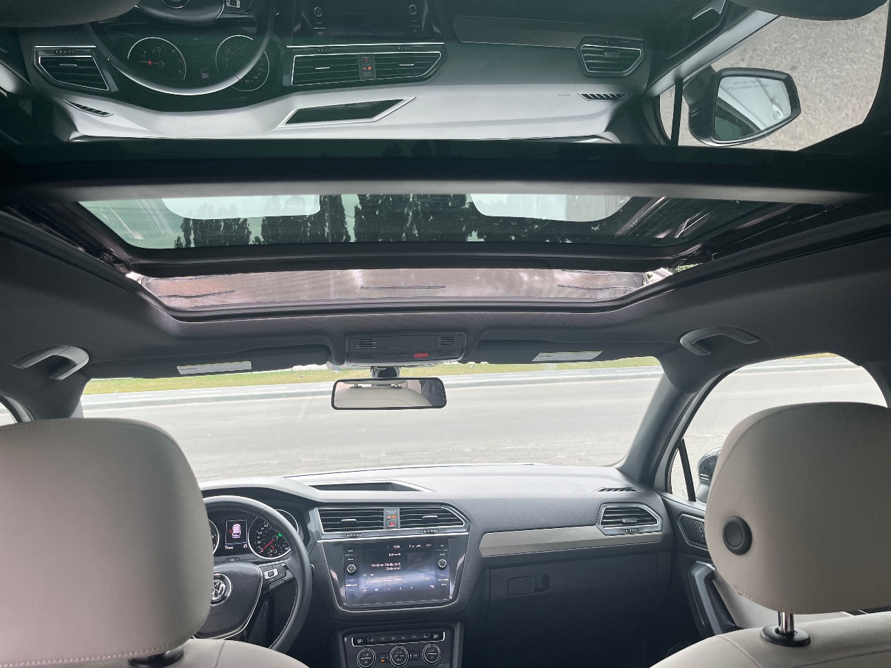 Volkswagen Tiguan R - фото 11