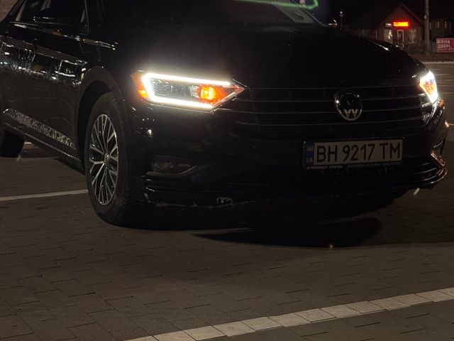 Volkswagen Jetta - фото 1