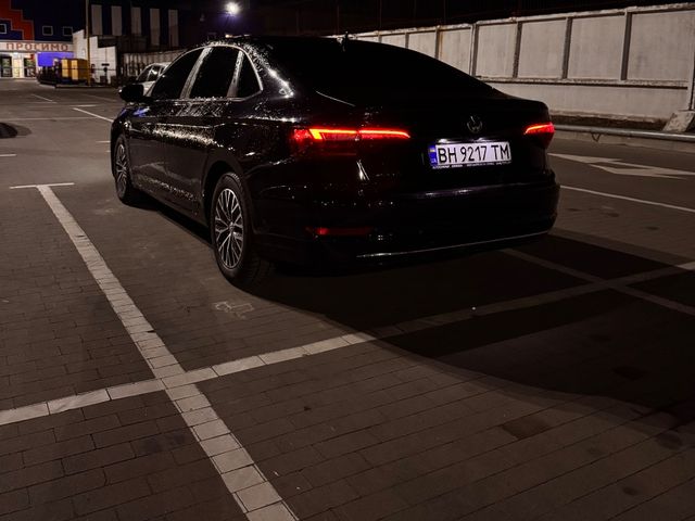 Volkswagen Jetta - фото 2