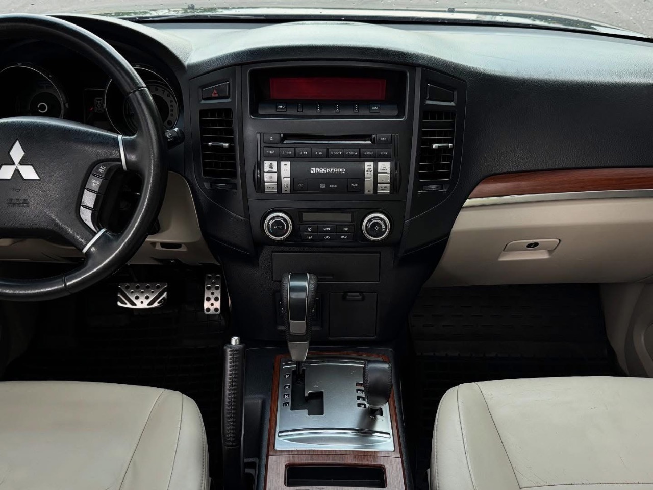 Mitsubishi Pajero - фото 10