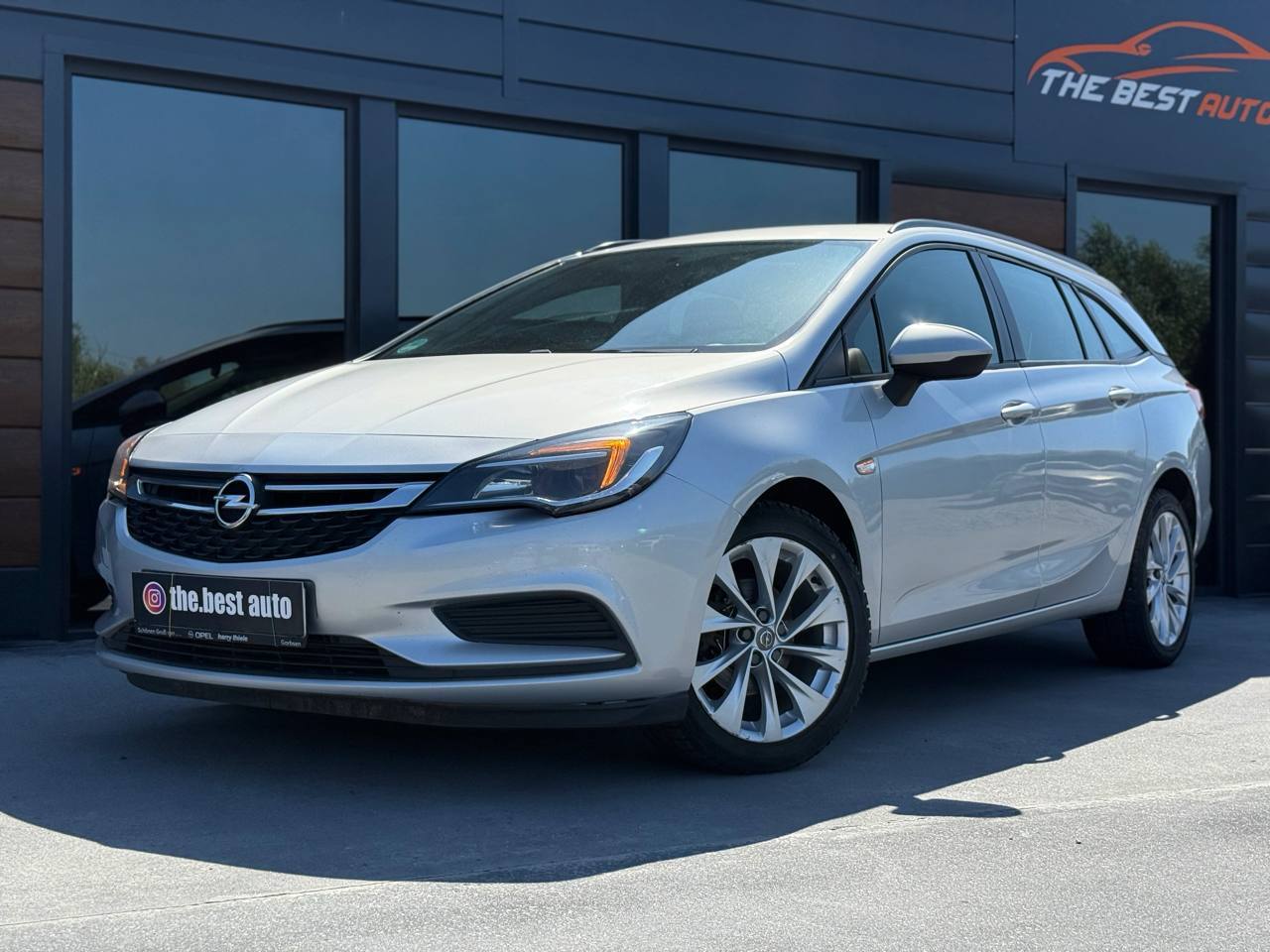 Opel Astra - фото 1