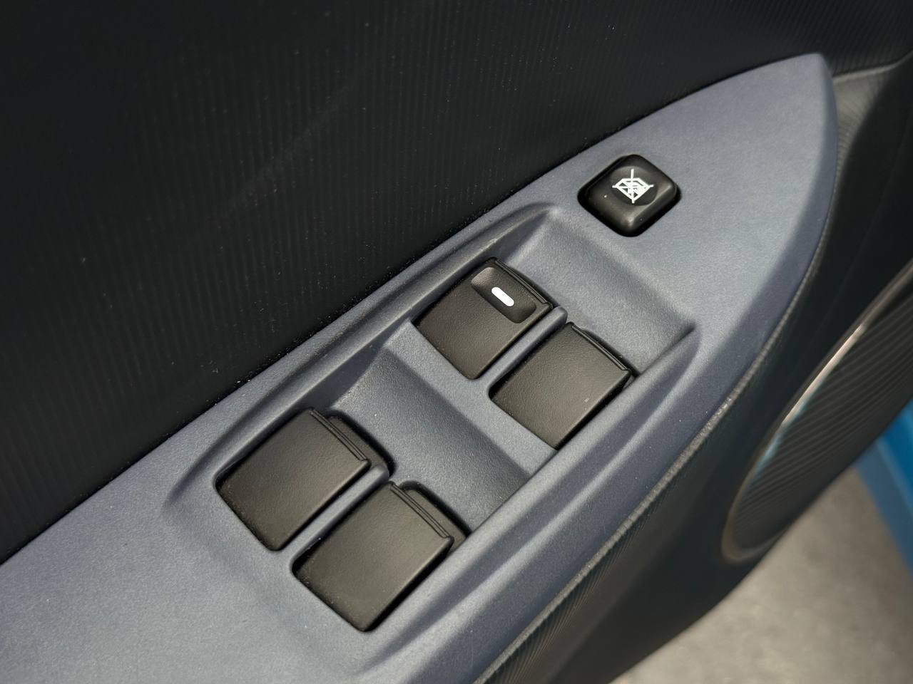 Peugeot iOn - фото 16