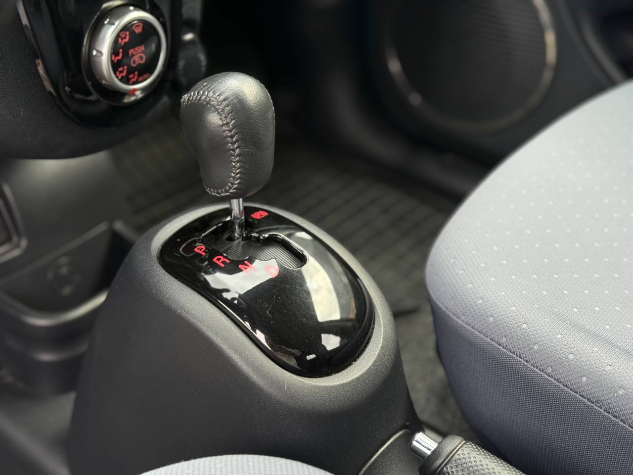 Peugeot iOn - фото 24