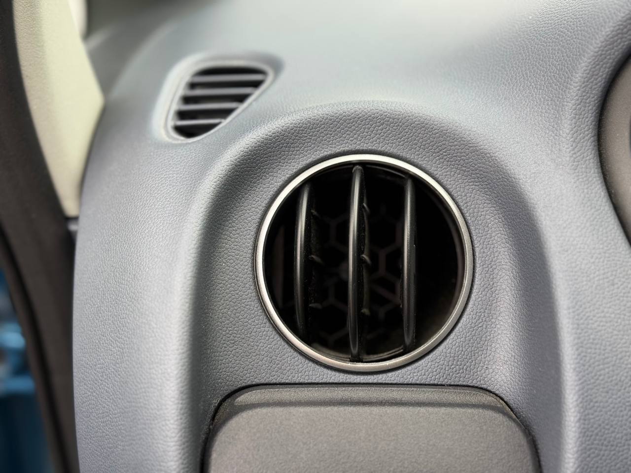 Peugeot iOn - фото 25