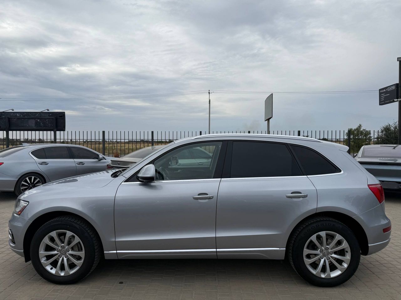 Audi Q5 - фото 7