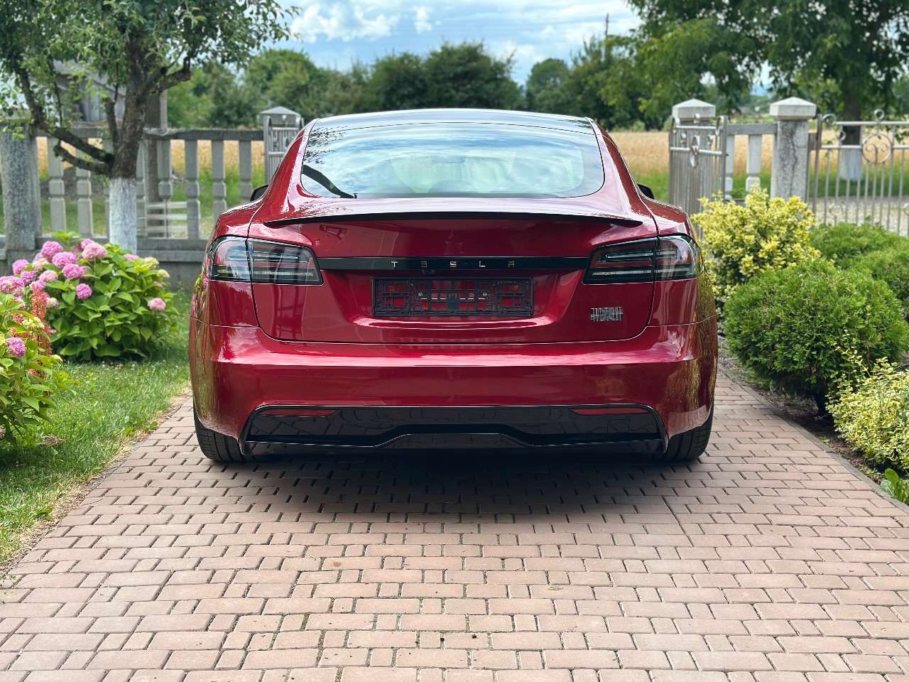 Tesla Model S - фото 8