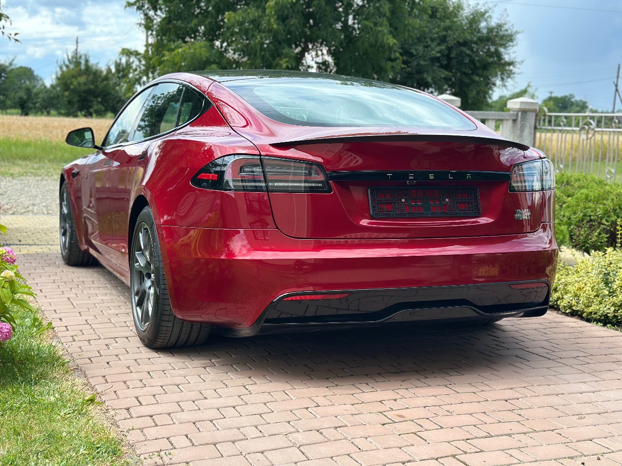 Tesla Model S - фото 9