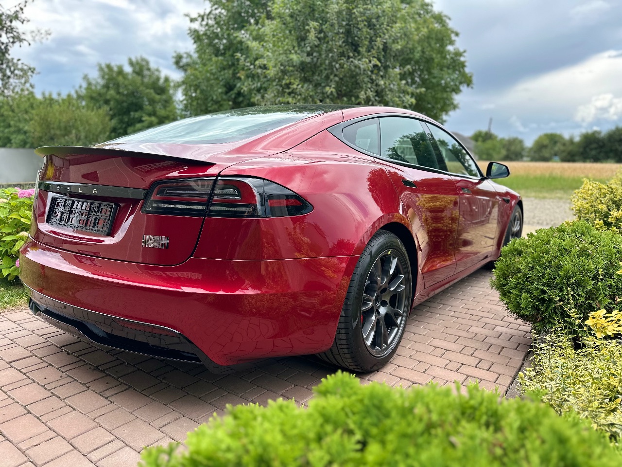 Tesla Model S - фото 11
