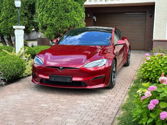 Tesla Model S - фото 1