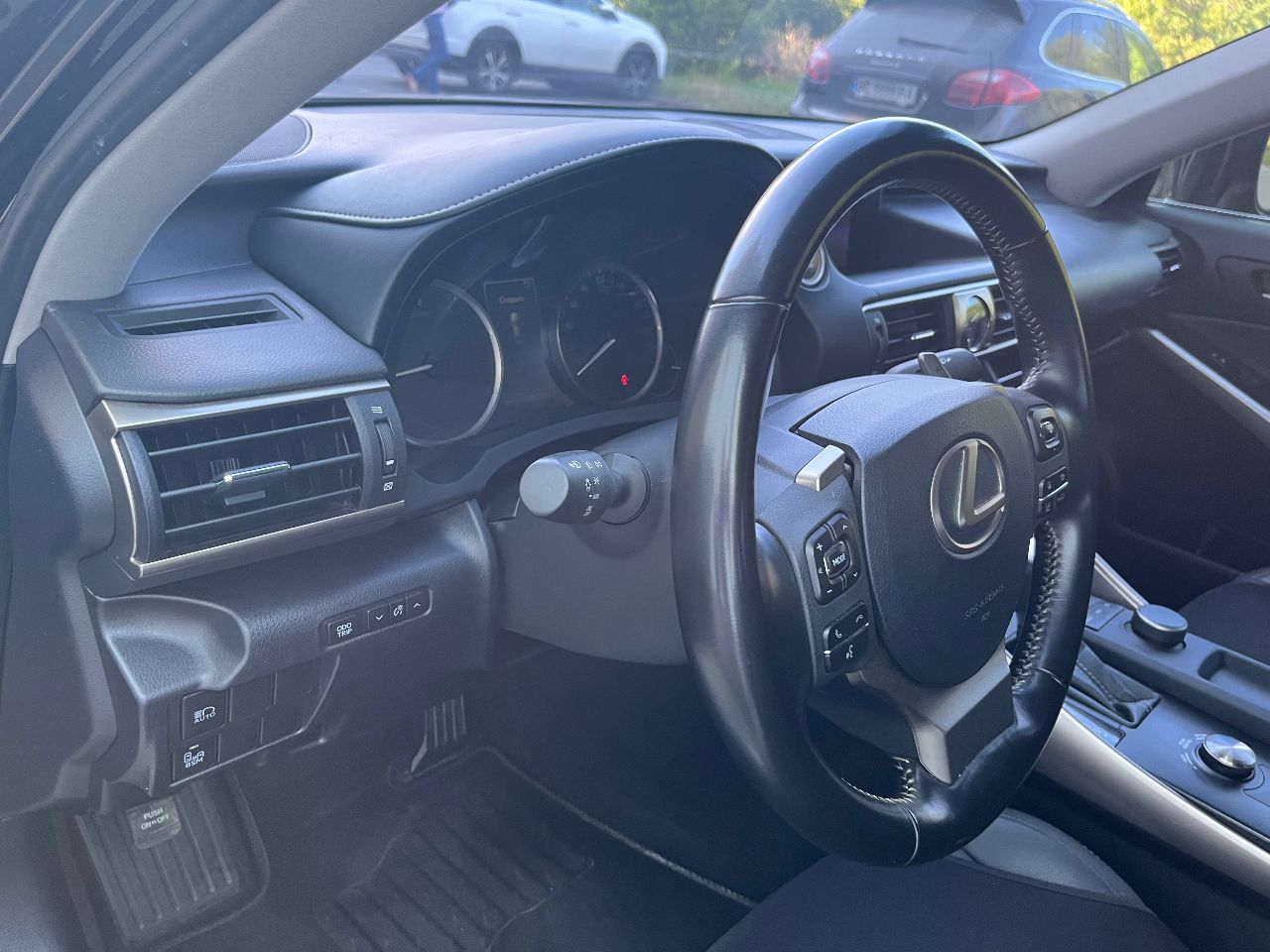 Lexus IS - фото 16