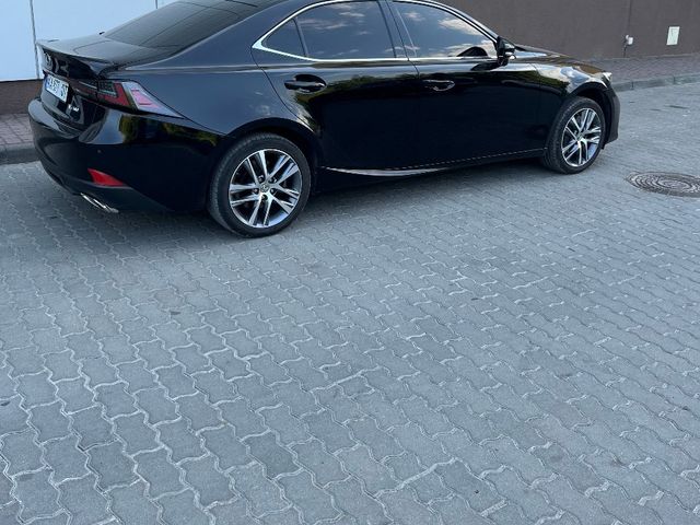 Lexus IS - фото 3