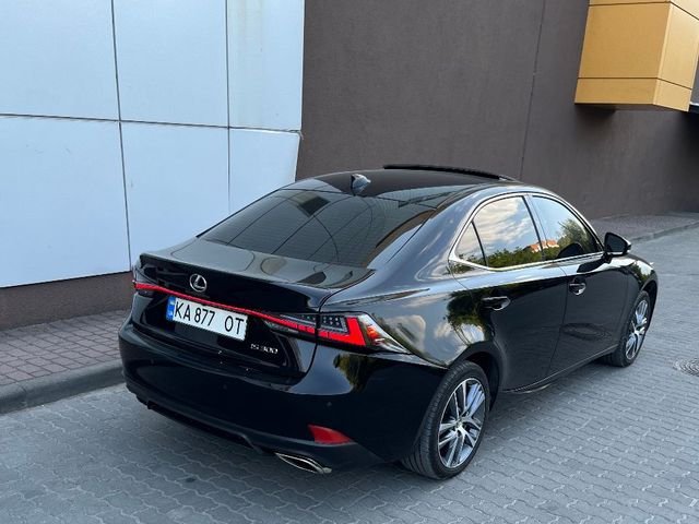 Lexus IS - фото 1