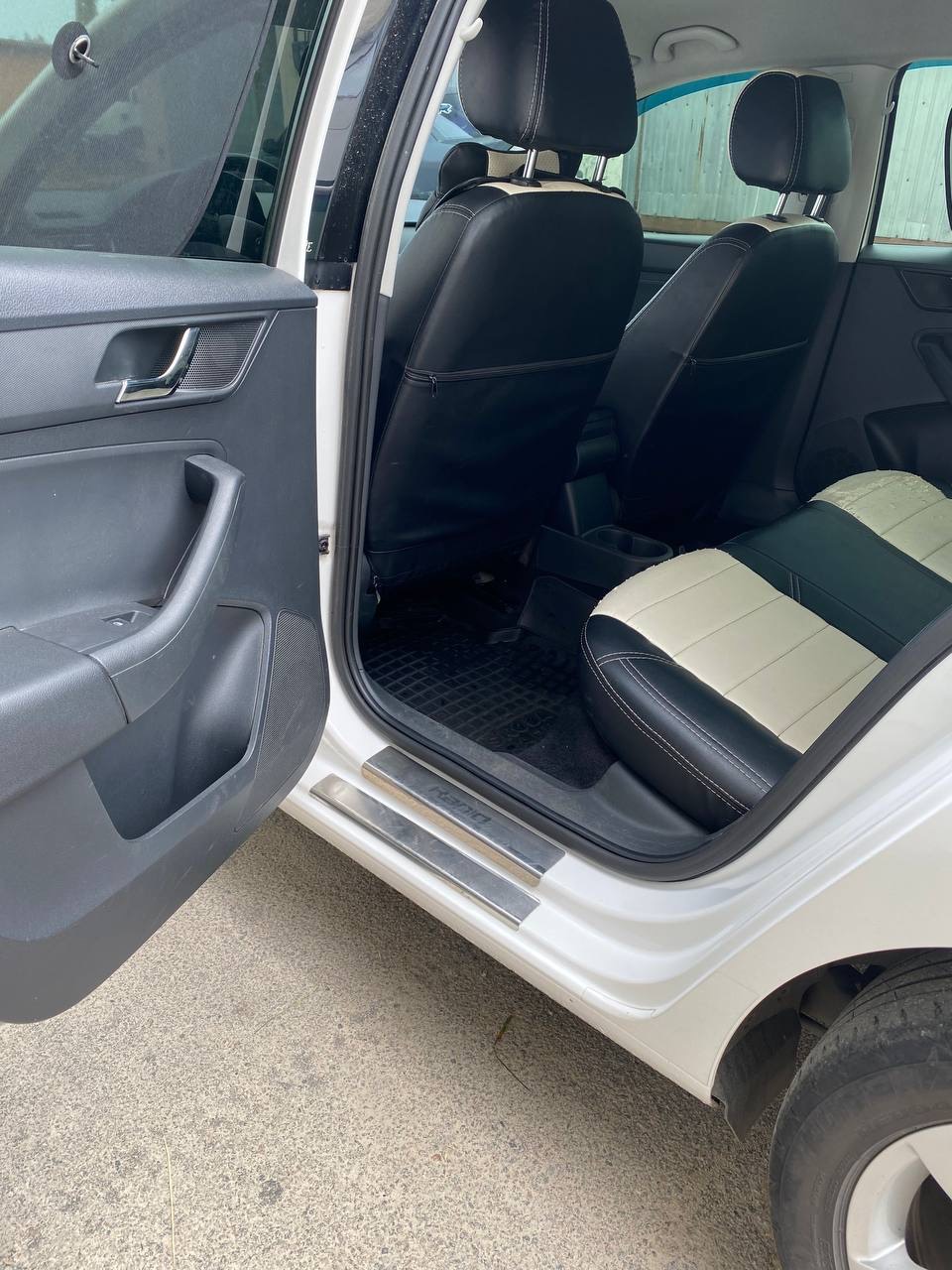 Skoda Rapid - фото 12