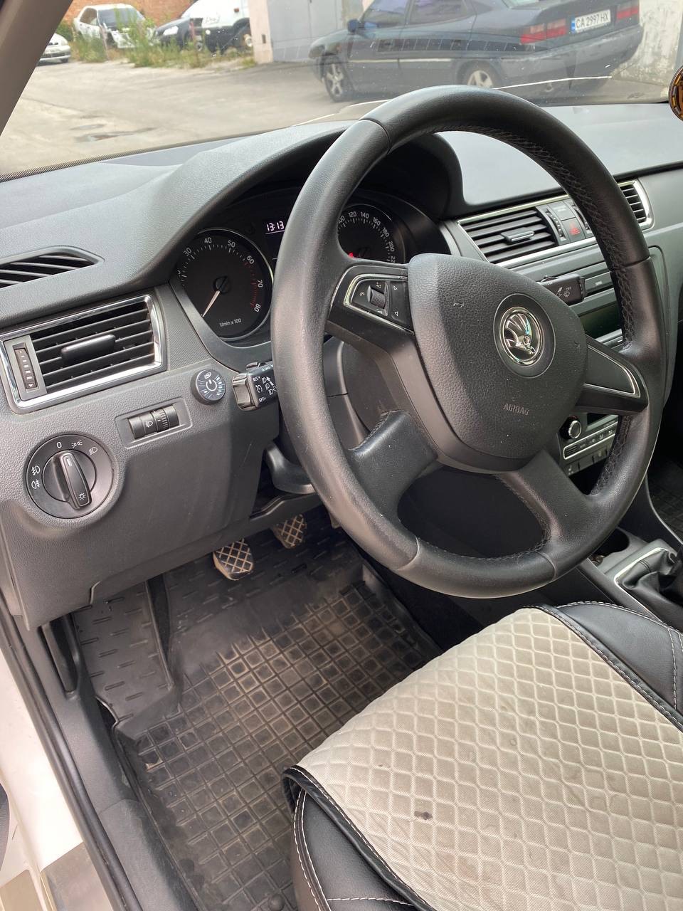 Skoda Rapid - фото 11