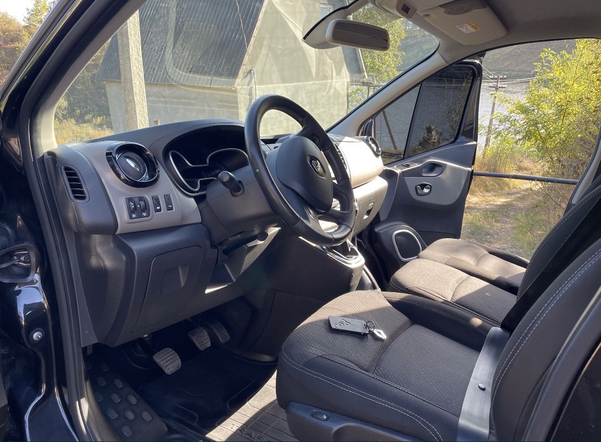 Renault Trafic - фото 8