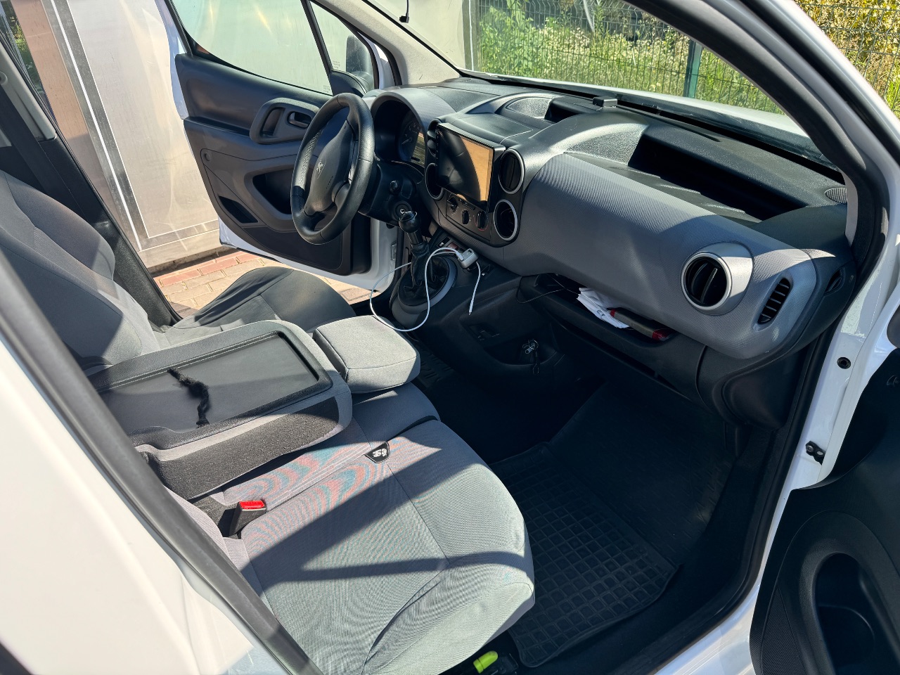 Peugeot Partner - фото 11