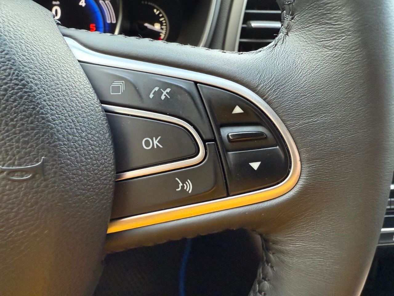 Renault Megane - фото 16