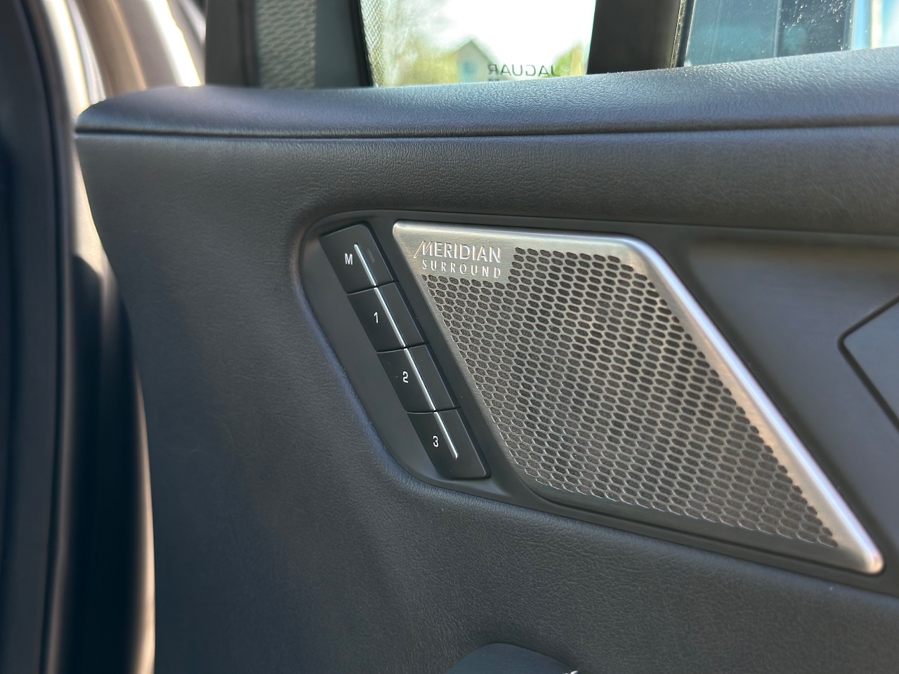 Jaguar I-Pace - фото 24